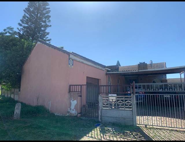 4 BEDROOM HOUSE FOR SALE IN MALIBU VILLAGE